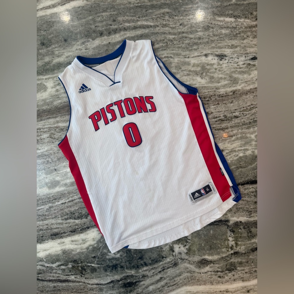 Detroit Pistons Drummond Jersey Size Youth XL (fits men’s small)